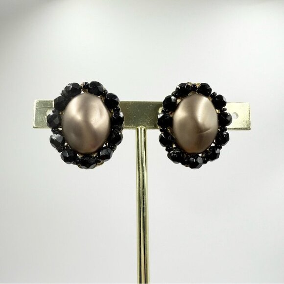 VINTAGE RICHILIEU SIGNED BLACK BEAD JELLY BELLY CLIP ON EARRINGS - Picture 2 of 6